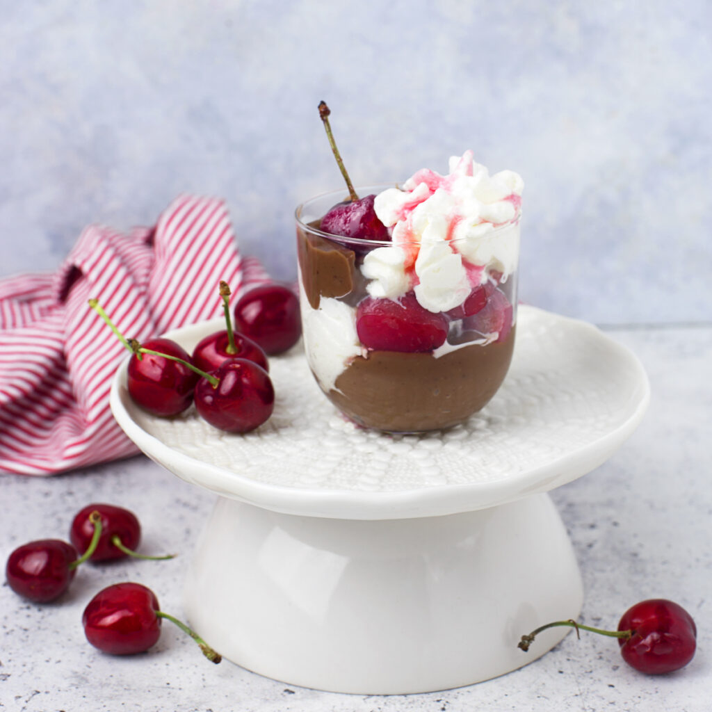 Cremoso al cioccolato con ciliegie